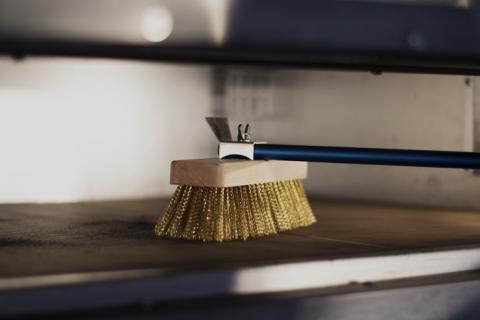 Rotating head oven brush with brass bristles