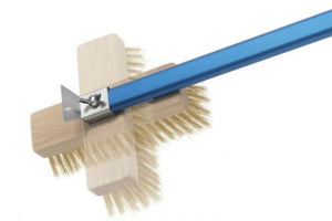 Rotating head oven brush with brass bristles